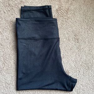 Zyia Paisley Capri leggings